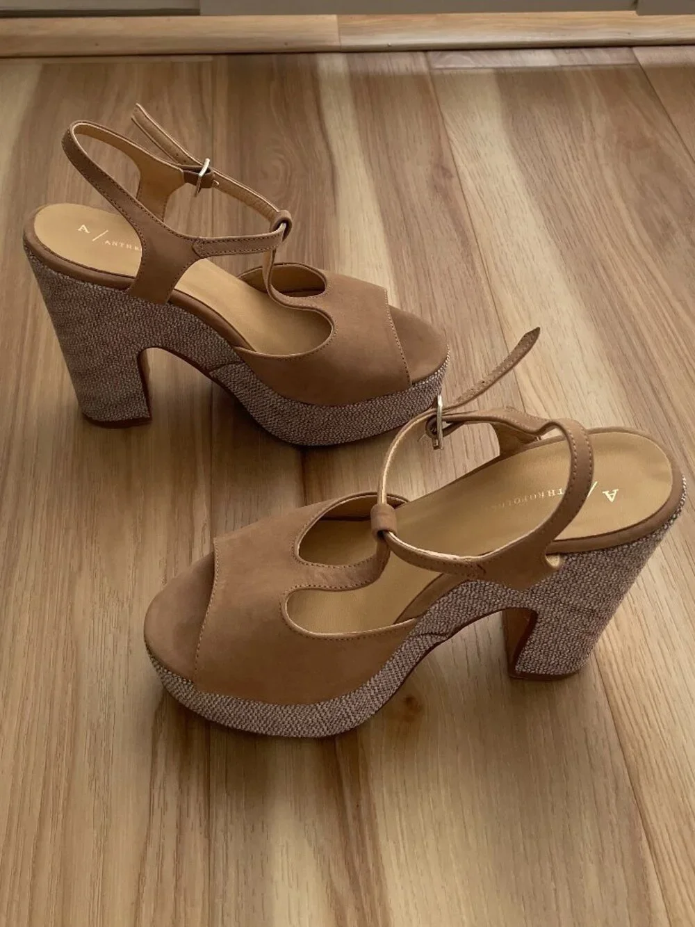 Anthropologie Tan Gold Glitz T-Strap Platform Heels Size 38 US 7.5-8